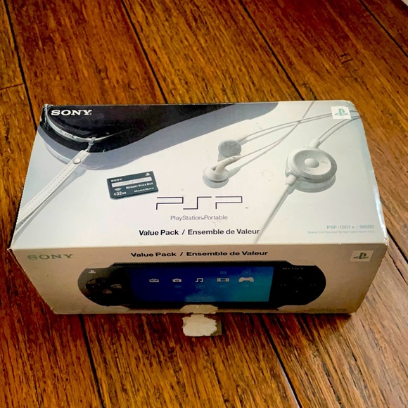 Sony PSP handheld console in box - Picture 2 of 4